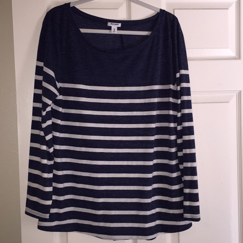Heathered blue gray long sleeve top